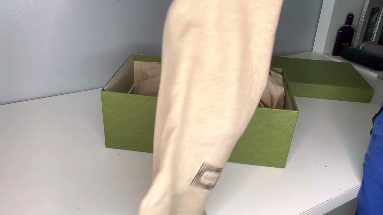 Gucci men’s Web rubber slide sandal. Wear and tear after 4 wear. 