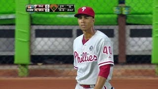 PHI@MIA: Altherr tracks down a deep fly to left field