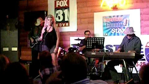 Michelle Dahl singing A broken wing
