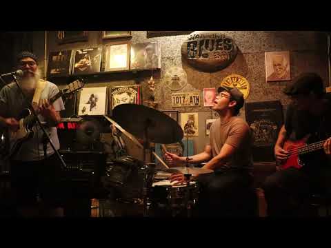 AdHere Blues Gig Sessions: Who's Been Talking (Howlin' Wolf cover)