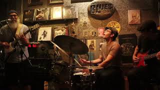 Adhere Blues Gig Sessions Whos Been Talking Howlin Wolf Cover