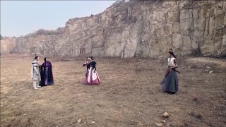 видео: Похищенная и находящаяся в опасности девушка дошла до императора, который срочно пришел ей на помощь картинка: Похищенная и находящаяся в опасности девушка дошла до императора, который срочно пришел ей на помощь