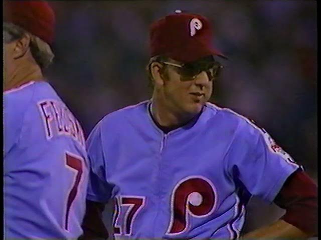 Dale Murphy of the Atlanta Braves circa 1989 takes BP against the