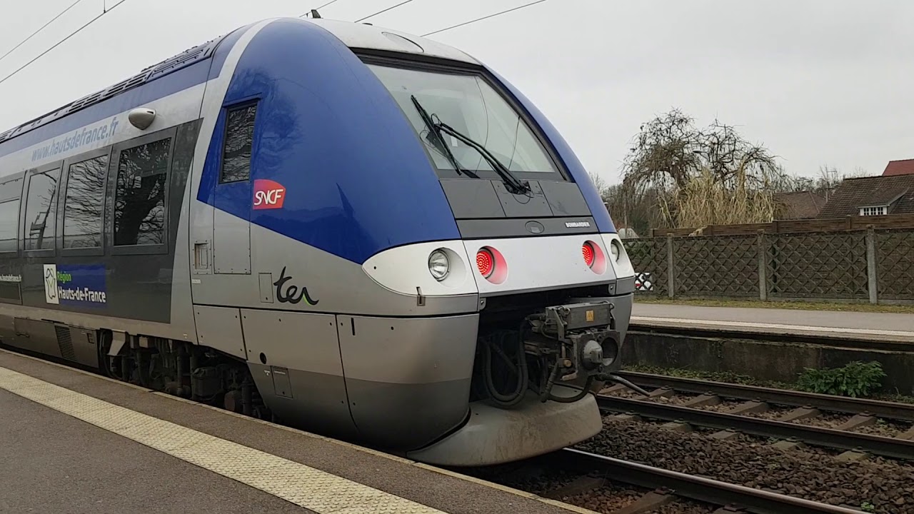 Arriver et départ de la B 82500 HautsdeFrance en W en gare de RangduFliersVertonBerck Arriver et départ de la B 82500 HautsdeFrance en W en gare de RangduFliersVertonBerck
