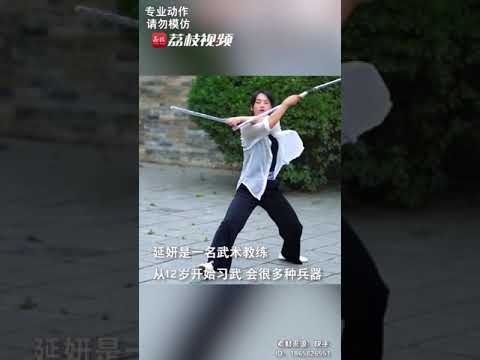 Amazing martial arts performance 精彩的武术表演