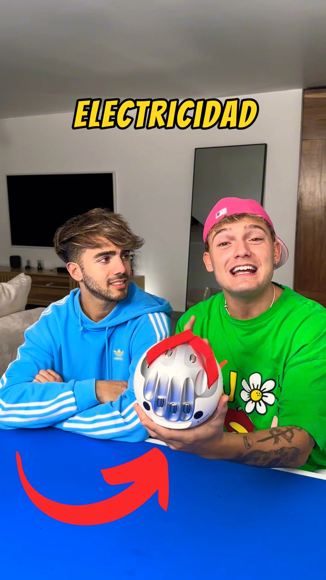 Adivino de quién gusta mi amigo!? Con detector de mentiras!?⚡️
