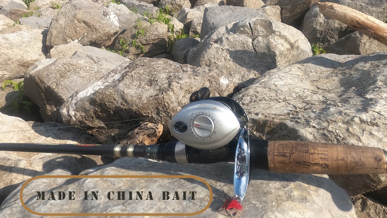 第一次用中国制造的刀片假饵钓鱼。First time to use blade bait made in China for fishing  bass! Break the record. 