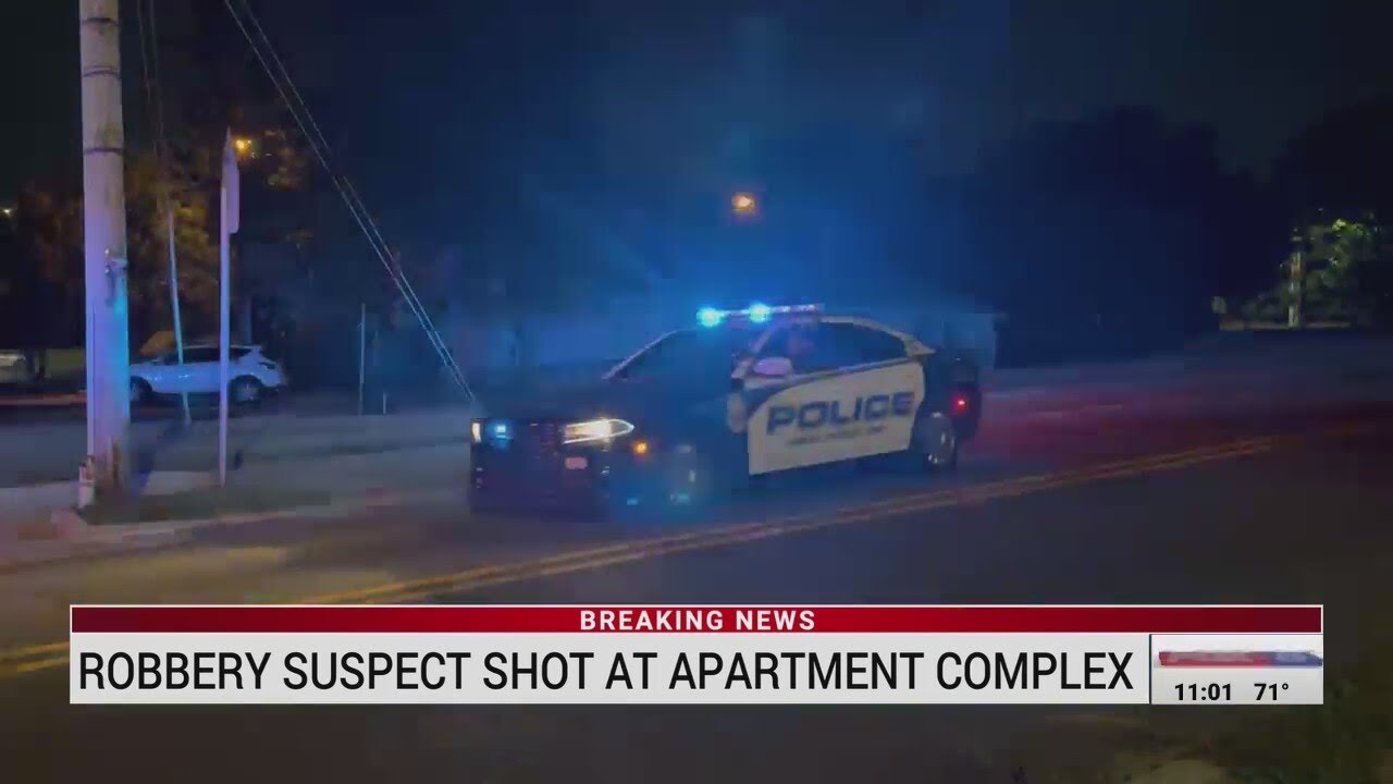 Robbery suspect shot at apartment complex - YouTube