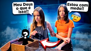 ABRINDO O BAÚ MISTERIOSO QUE ACHAMOS *muito assustador* - MILLENA E MANU MAIA