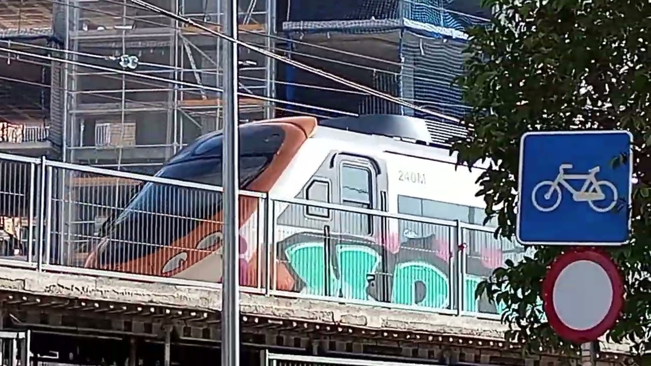 Trenes de Rodalies de Catalunya UT 447/ Civia 465 por Sant Feliu linea R4