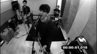 BUNGA CITRA LESTARI - CINTA PERTAMA ( SUNNY ) COVER by FOURTUNER