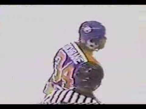 Lyndon Byers vs. Glen Cochrane - Bruins vs Oilers