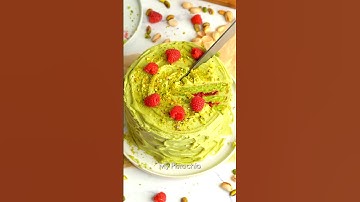 You WILL become OBSESSED with this Pistachio raspberry cake! #pistachio #pistachiocake #cakerecipe