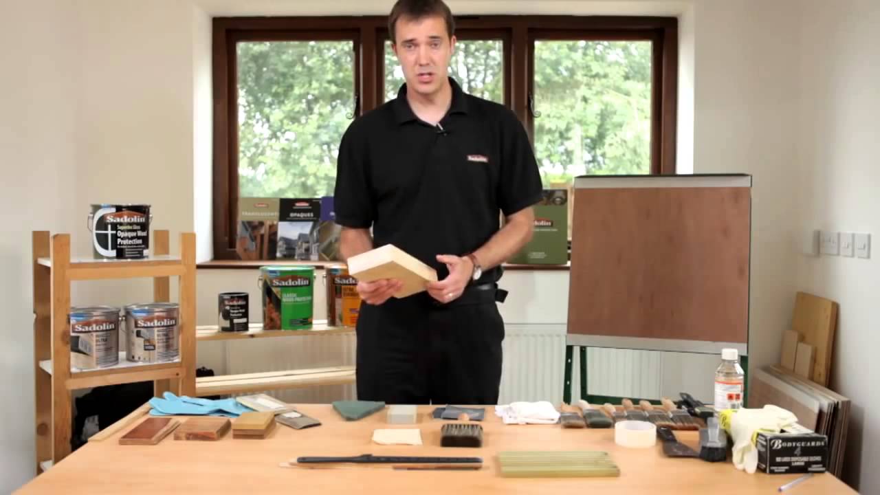How to prepare bare wood for paint or varnish