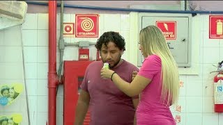 Loira Pede Ajudinhacom Produto E Rapaziada Acaba Na Pior