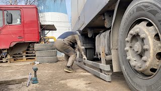 Готовлюсь к снятия будке￼. Сломался не доезжая до Петрозаводска, перекосило задний мост, взорвалось