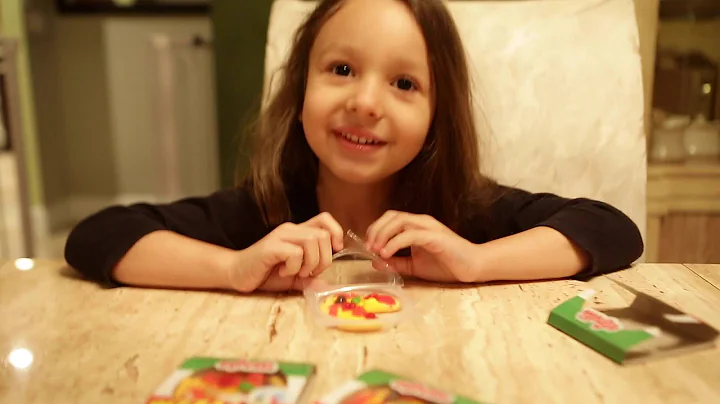 Adriana tastes eFrutti Pizza gummies