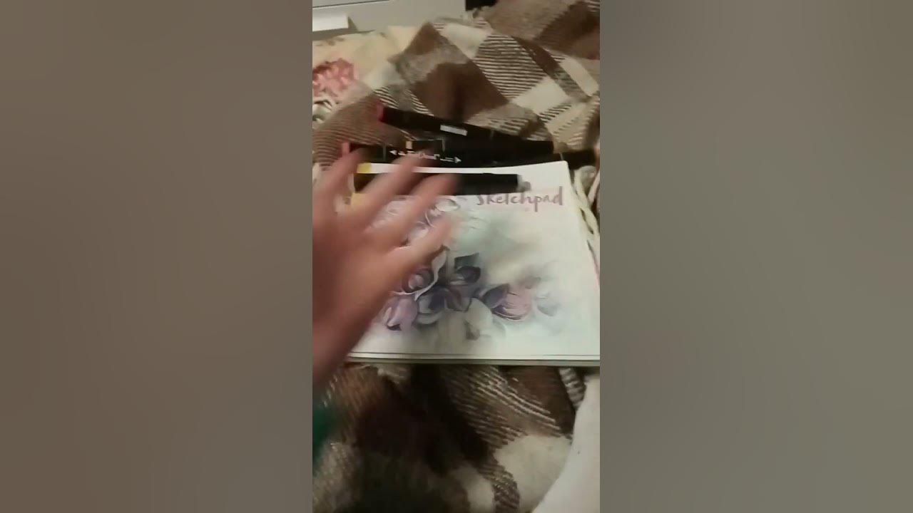 чёрный лавилас - YouTube