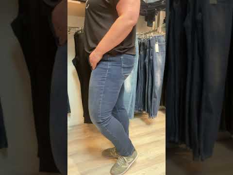 Video: Det Er Ikke At Købe Jeans: Instamodellen Beklagede Mammoplastikken, Der Vanærede Hende