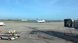 JetBlue Airways A320 Airbus & FedEx Express taxiing at MCO Orlando Florida by JFQ