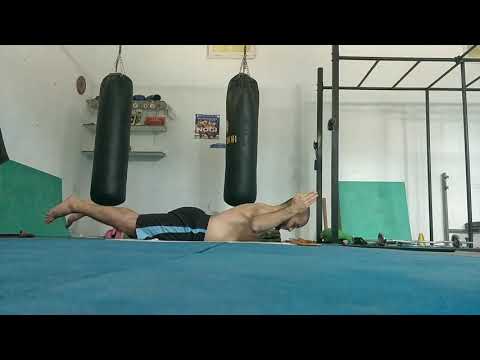 تمرين لتقوية الجزء الخلفي من عضلات الكور و الظهر سوبرمان هولد 