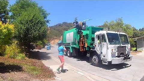 Lid flipping Pete 320 Labrie Automizer on recycle!