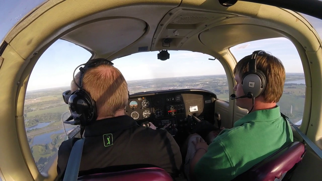 First approach and Landing in Piper Tomahawk YouTube