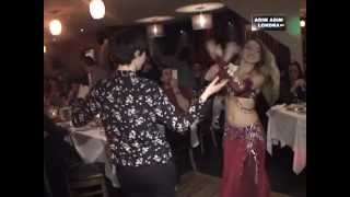 Efes 2  Londra Da Eglenceye Hiz Kesmeden Her Gece Canli Muzikleri Ile Konuklari Mest Ediyor