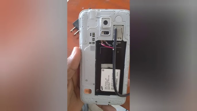 Convierte un móvil antiguo sin batería en una pantalla Android