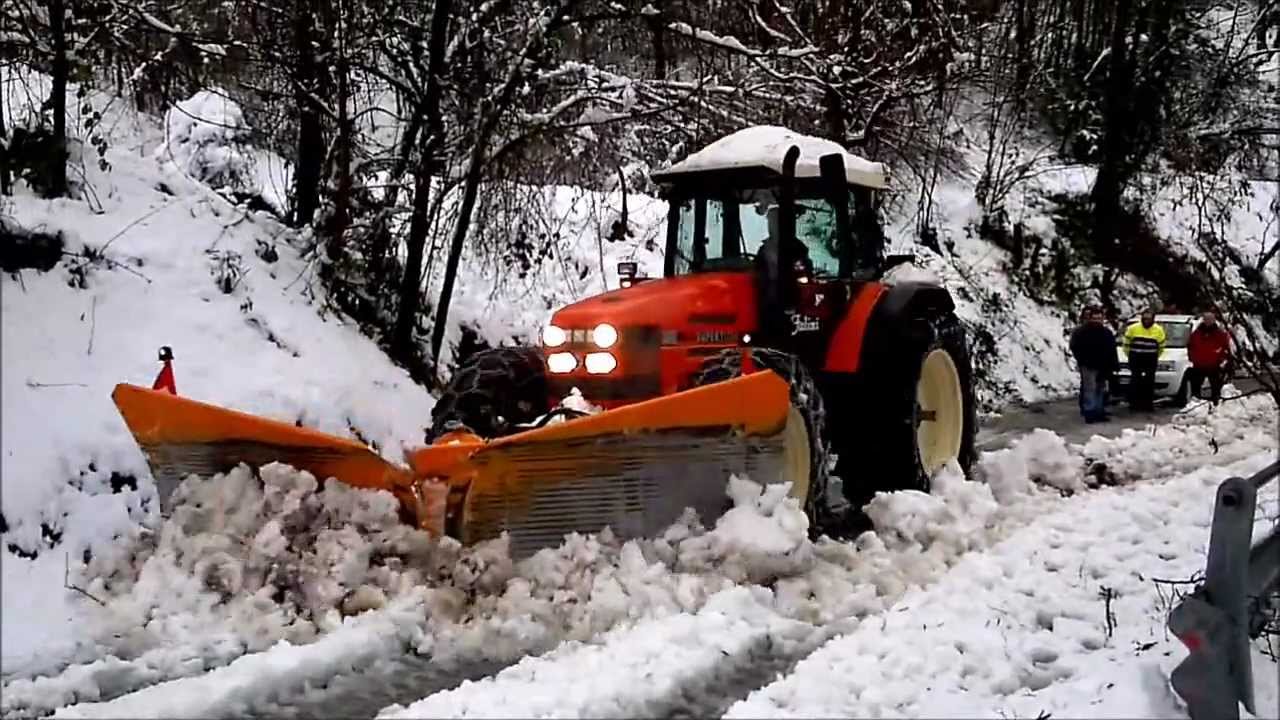 Super Neve tra Marche e Abruzzo,disastro metereologico su Ascoli e Teramo. Spazzaneve
