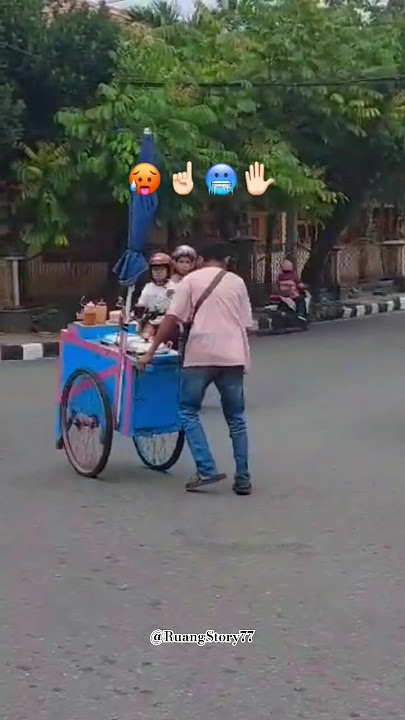 Penjual oleng akibat minuman hahaha #komedi #hiburan #statusvideo #ruangstory77