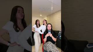 Me Pongo La Ropa De Mi Mamá