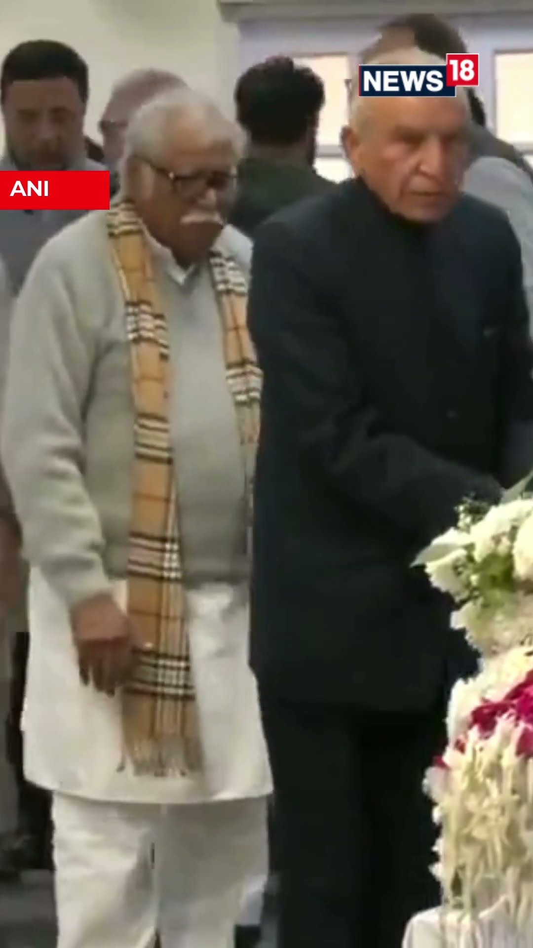 Senior Congress Leaders Pay Their Last Respects To Manmohan Singh In Delhi | News18 | N18S