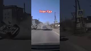 Вот придурок #зимняядорога #грузовичок #дтп