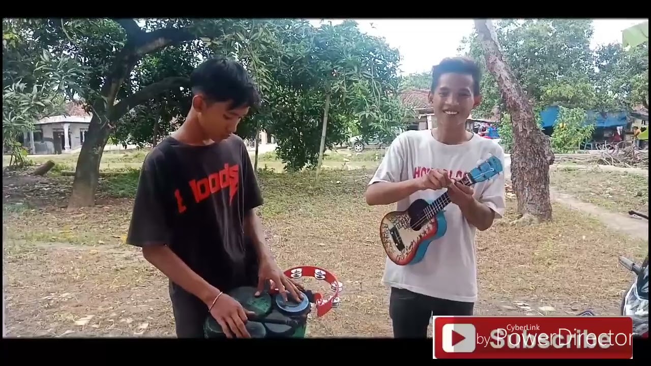 Pengamen ini grogi menyanyikan lagu LDR  ORA BAGUS