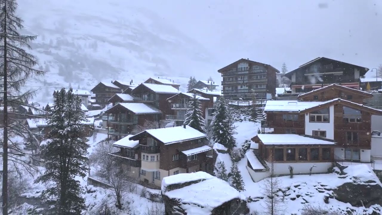 🇨🇭 Snowfall in Switzerland (walking close to Zermatt) - 4K [ASMR]