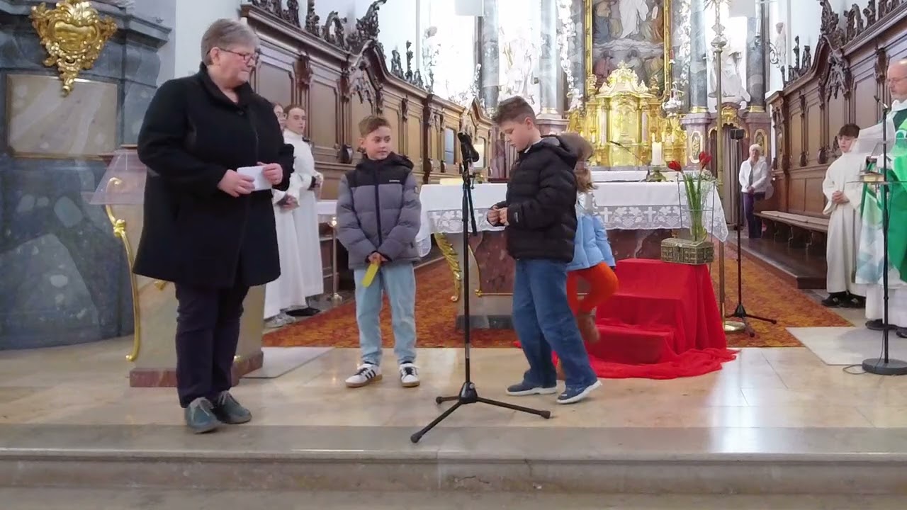 Gottesdienst mit Vorstellung der Erstkommunionkinder, Stadtpfarrkirche St. Jakob in Cham, Bayern