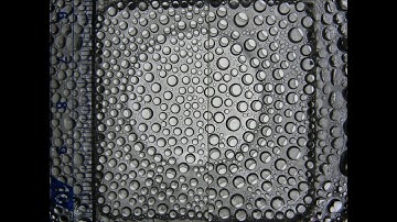 Difference of droplet growth rate in dropwise condensation