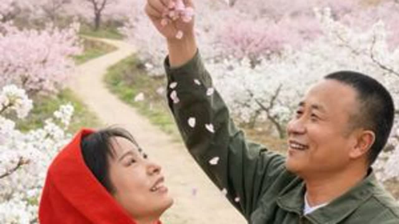 秀芳为了不影响铁柱相亲伤心的离开了，热心的铁柱不忍心她离家出走，爱情火花就这样默默擦起！#冰红茶为你而来 #玫瑰汾酒玫好相汾 #马上迎财神 #我的观影报告 #热门 @抖音媒体内容优推官 @抖音来...