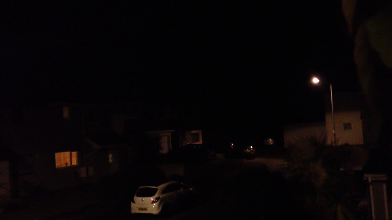 Weird flashes of light in the sky with no thunder 27/05/17 128 AM