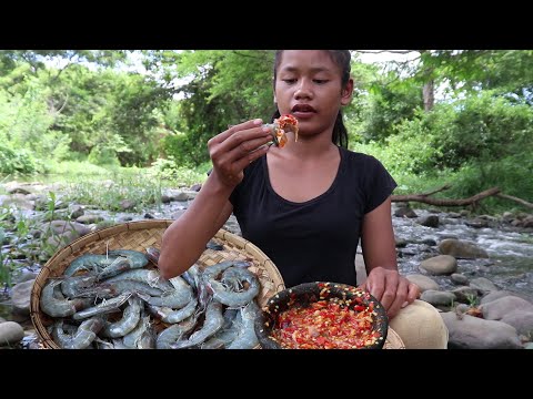 Video: Kaip Virti Tigro Krevetes Tešloje Ant Aštrių Salotų Pagalvės
