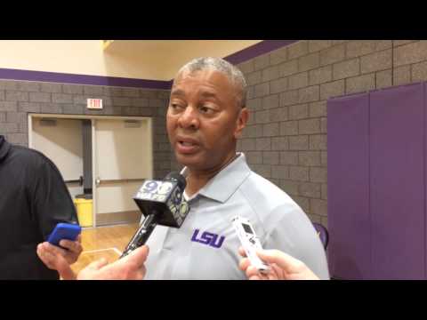 LSU coach Johnny