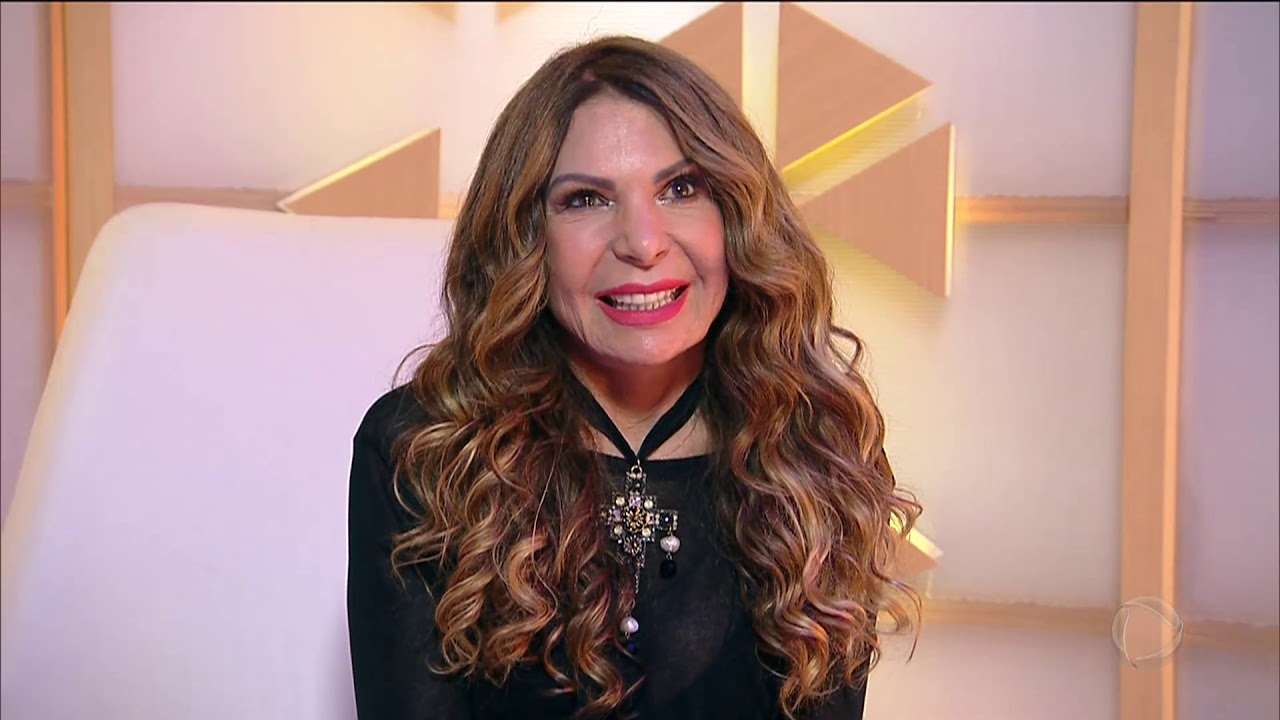 Lara Vitória se surpreende ao encontrar Elba Ramalho