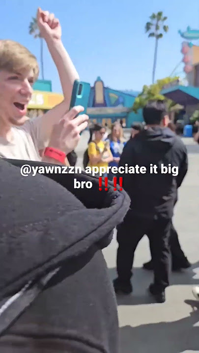 YEONJUN casually dapping up a fanboy at knotts 🦊 #txt #kpop #txtmoa #yeonjun #foryou #fyp