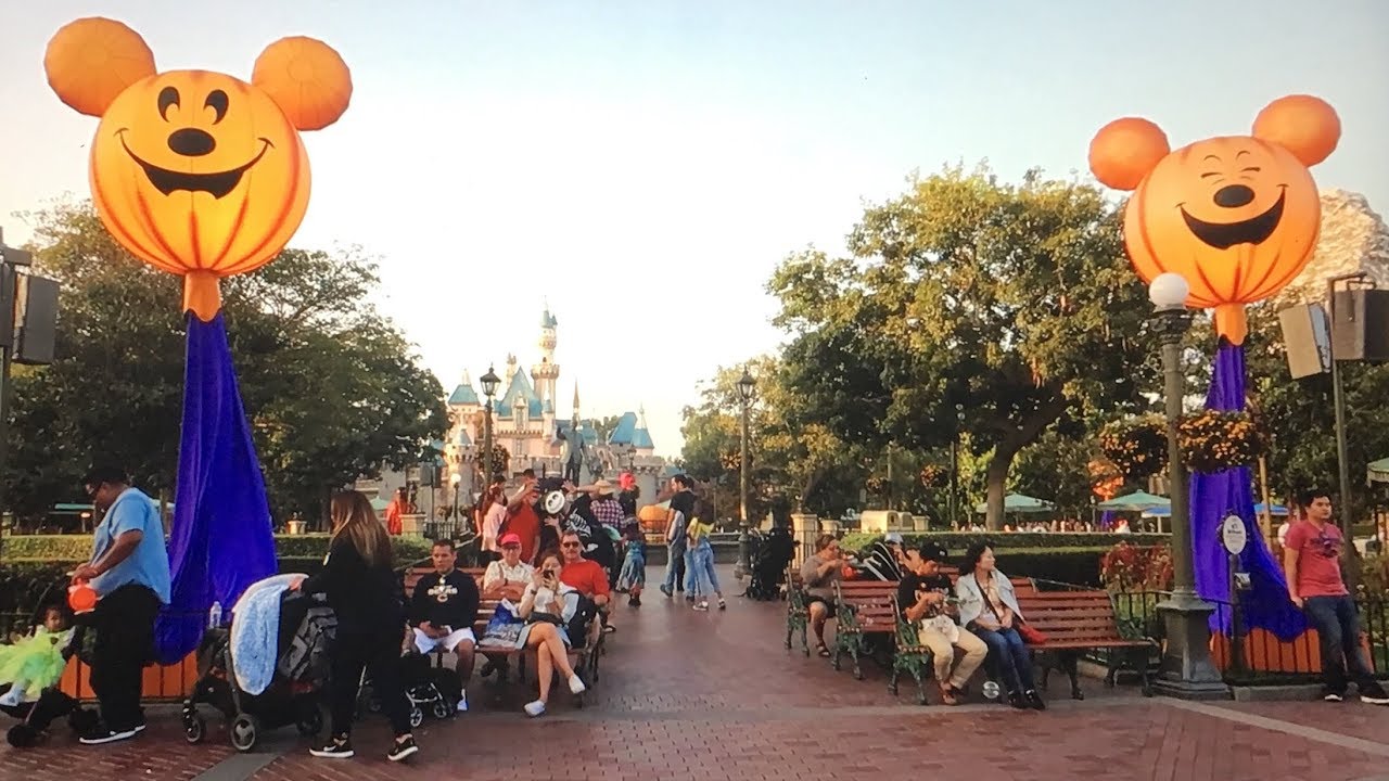 mickeys halloween party at disneyland opening night vlog 2017 disneyland vlog 17