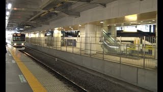 日暮里駅に同時に到着してくる京成本線上り特急京成スカイライナーAE形と常磐快速線上りE231系