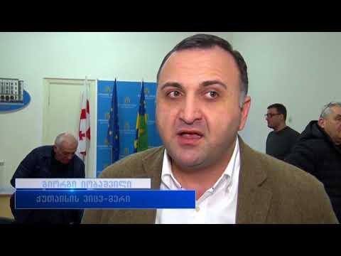 მერიის თეთრ დარბაზში სახელოვანი სპორტსმენი, ვეტერანი ფეხბურთელი ალექსანდრე კვერნაძე მიიღეს