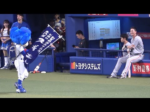 ドアラに爽やかスマイルを向けてお喋りしてくれる秋広 (2023/05/07)