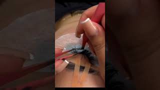 Charmelash High Quality And High Standard Eyelashes To Create A Vivid And Thick Eyelash Effect.