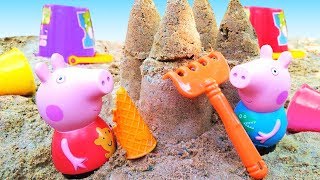 Peppa Pig toys: Peppa and George build a sand castle. screenshot 4